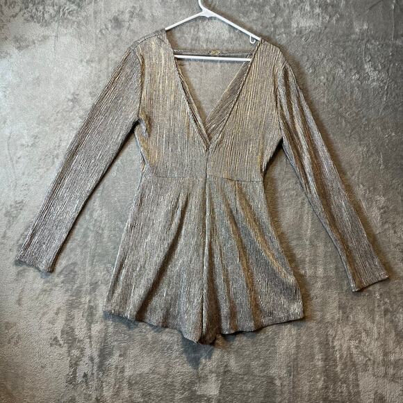 ASTR the Label Kenzie Sz M Silver Romper Long Sleeve‎ Women's - Picture 2 of 6